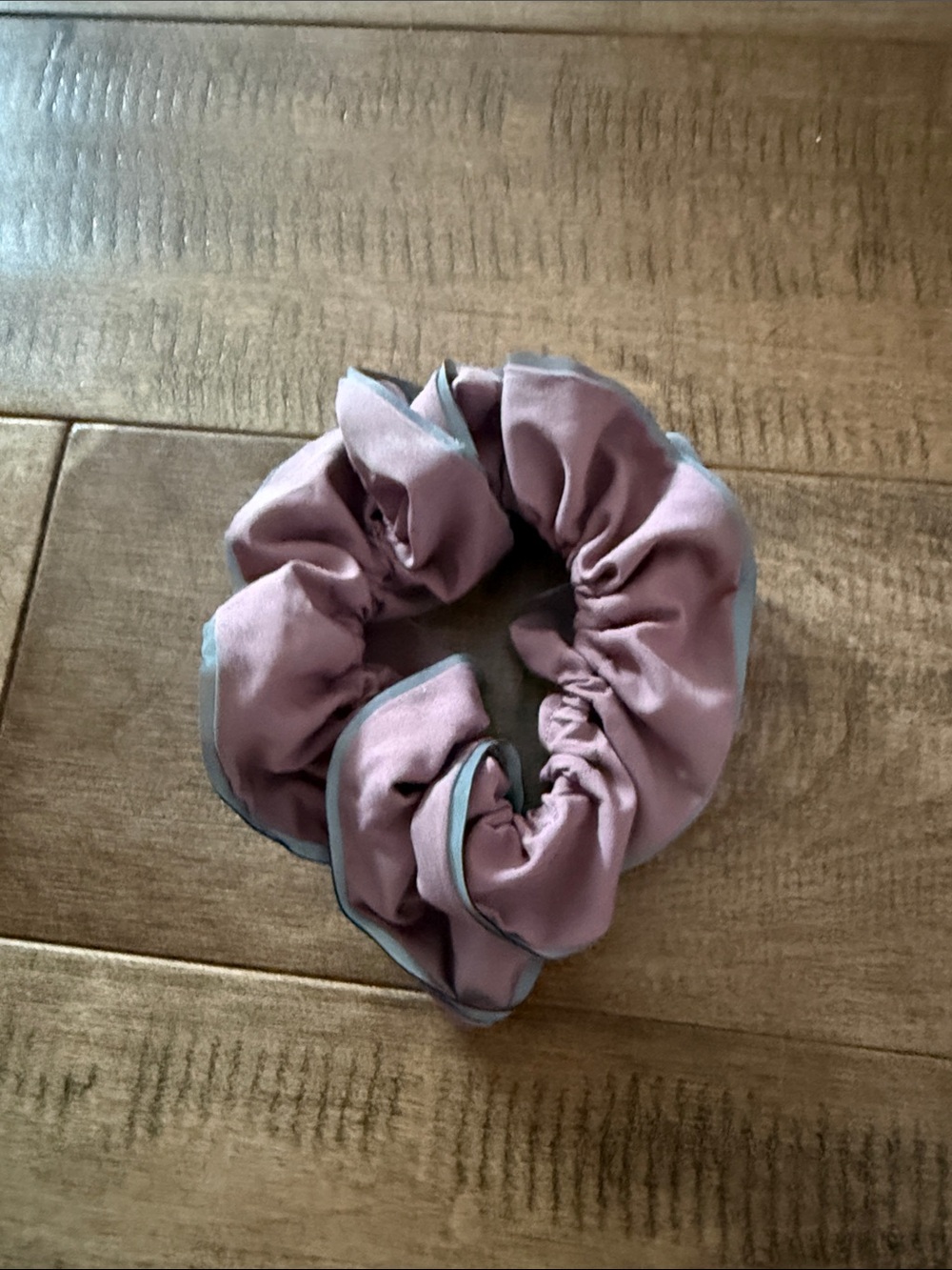 Silk-Feel Mauve Scrunchie with Contrast Edge